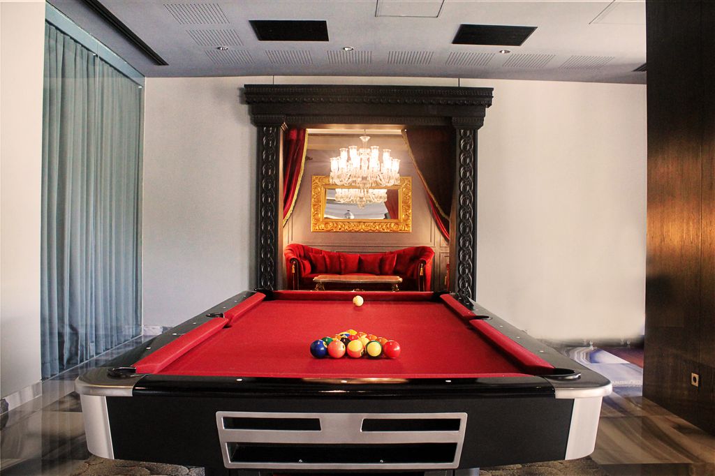 Billard table