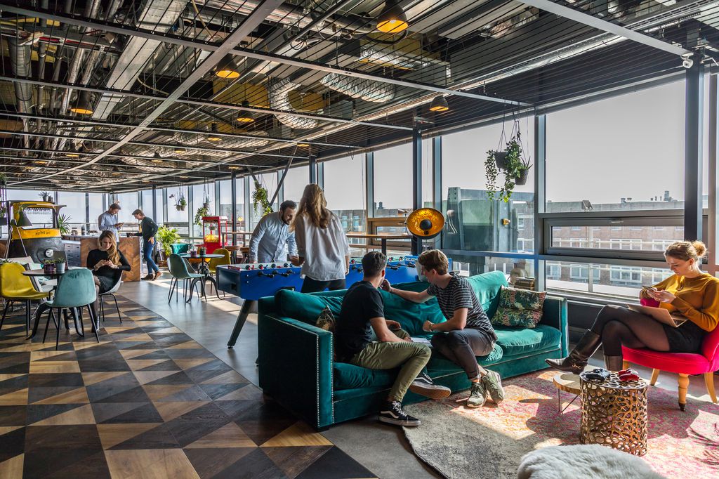 rent24 Bridge Building lounge