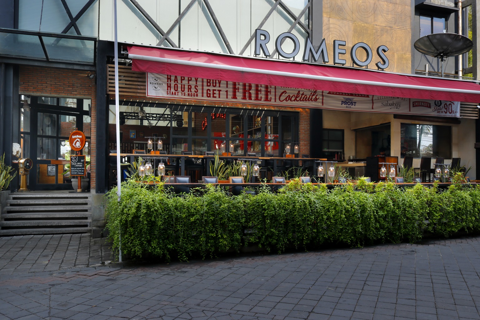 Street Bar