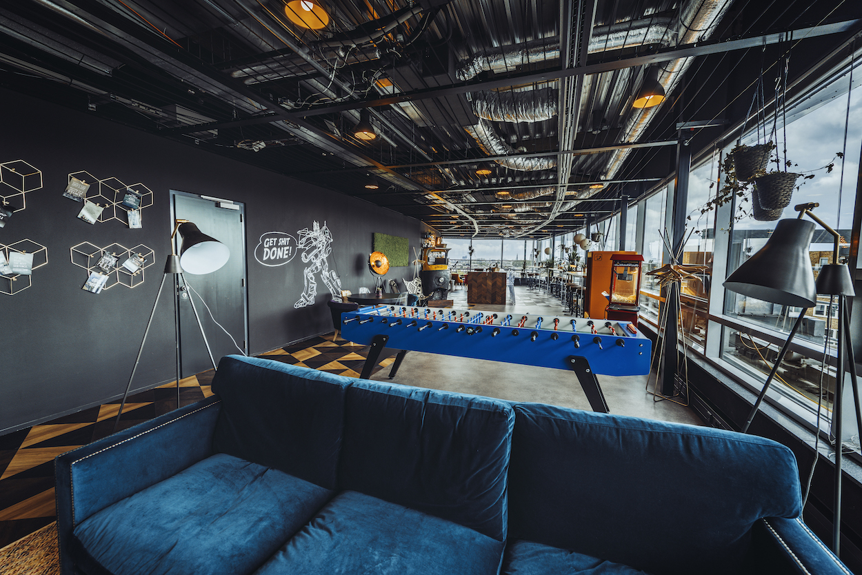 rent24 Bridge Building lounge