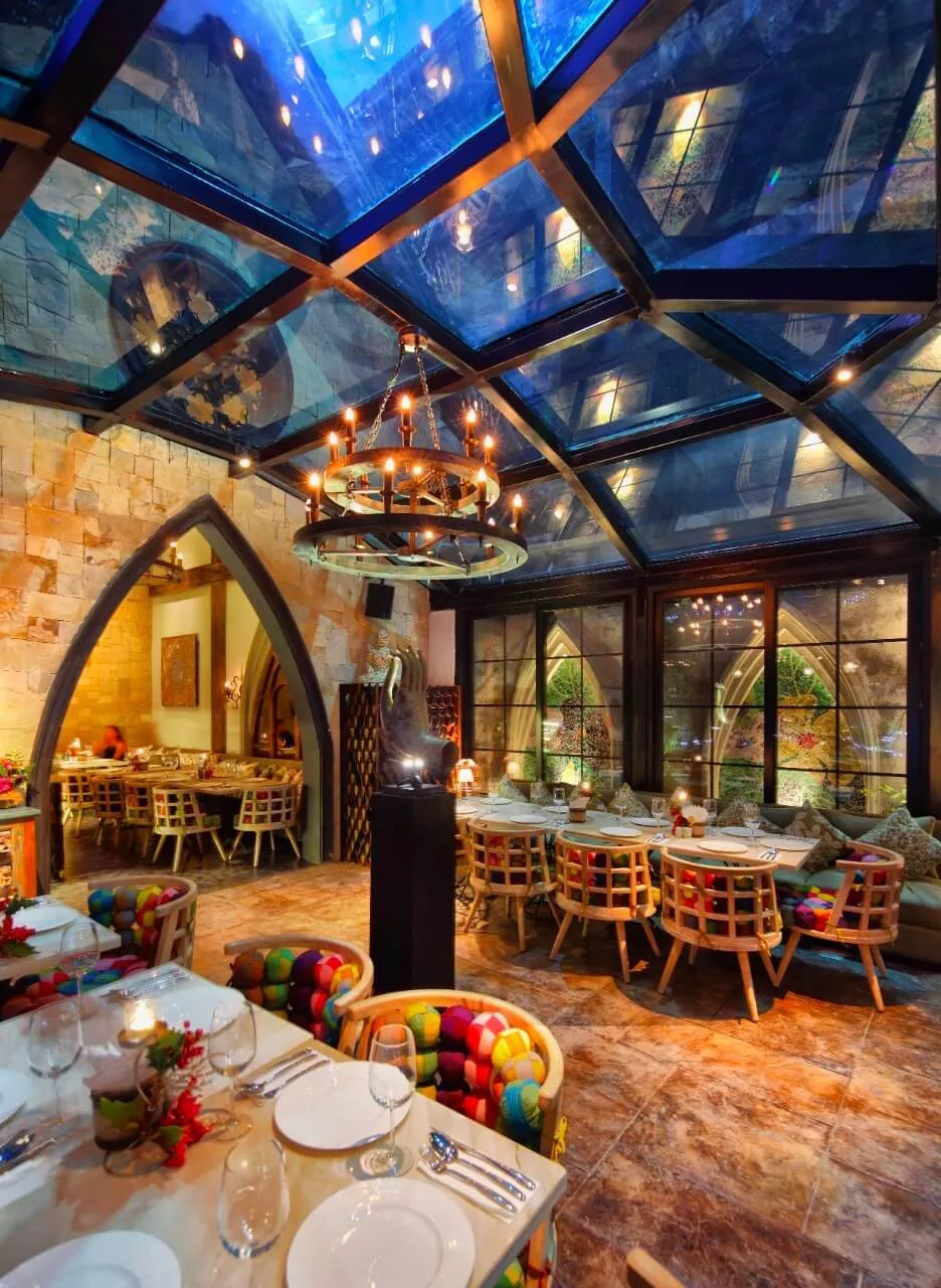 Gardin: Restaurant with Beautiful Glasshouse 