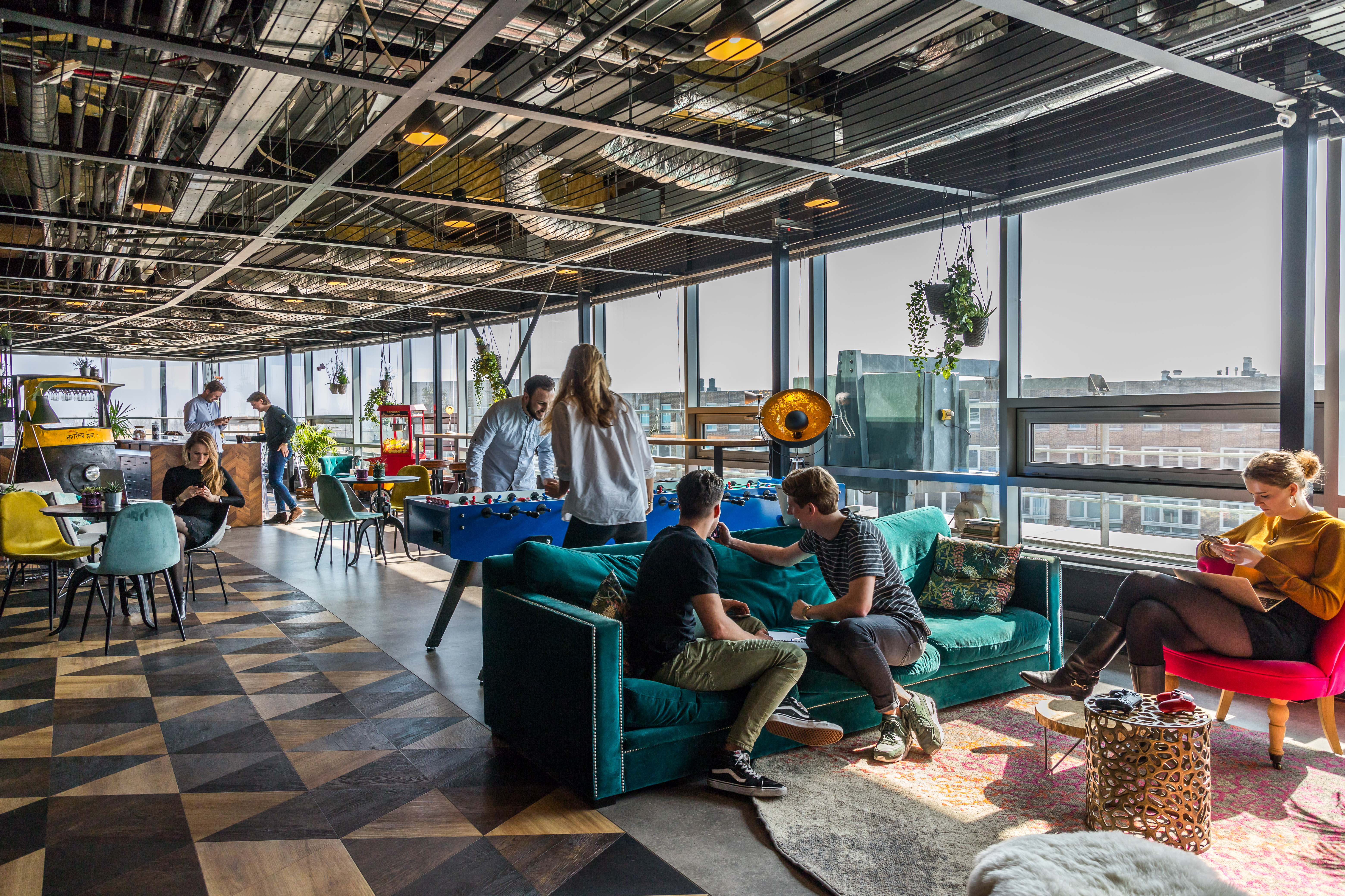 rent24 Bridge Building lounge