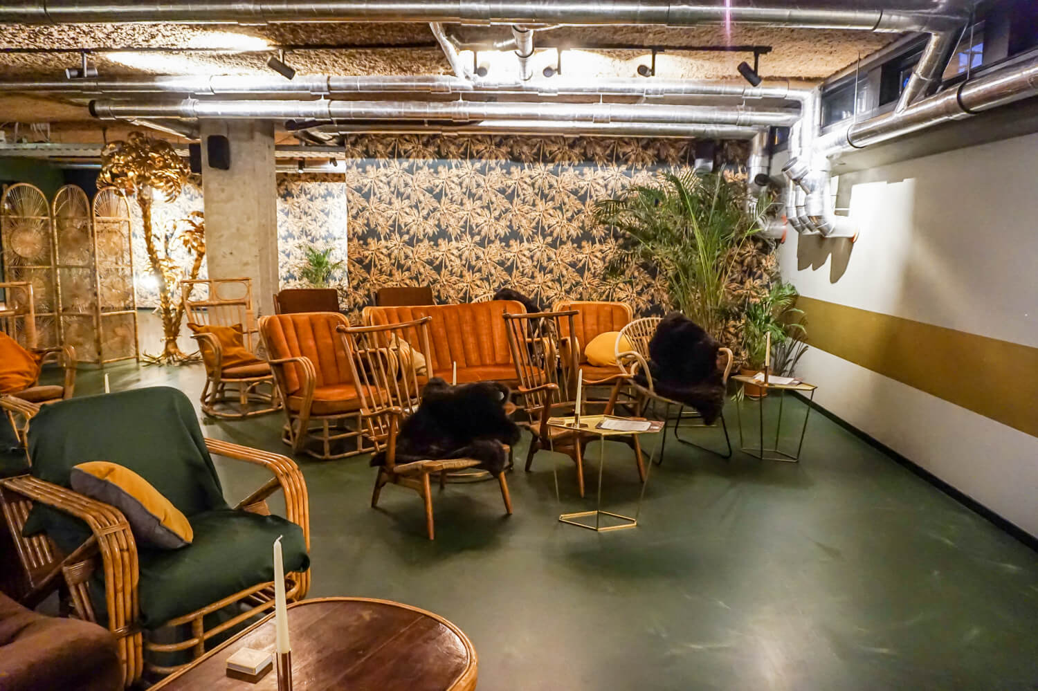 Palm room
