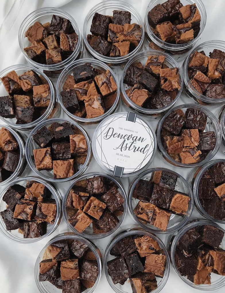 Custom Mix Brownies Jar for Wedding