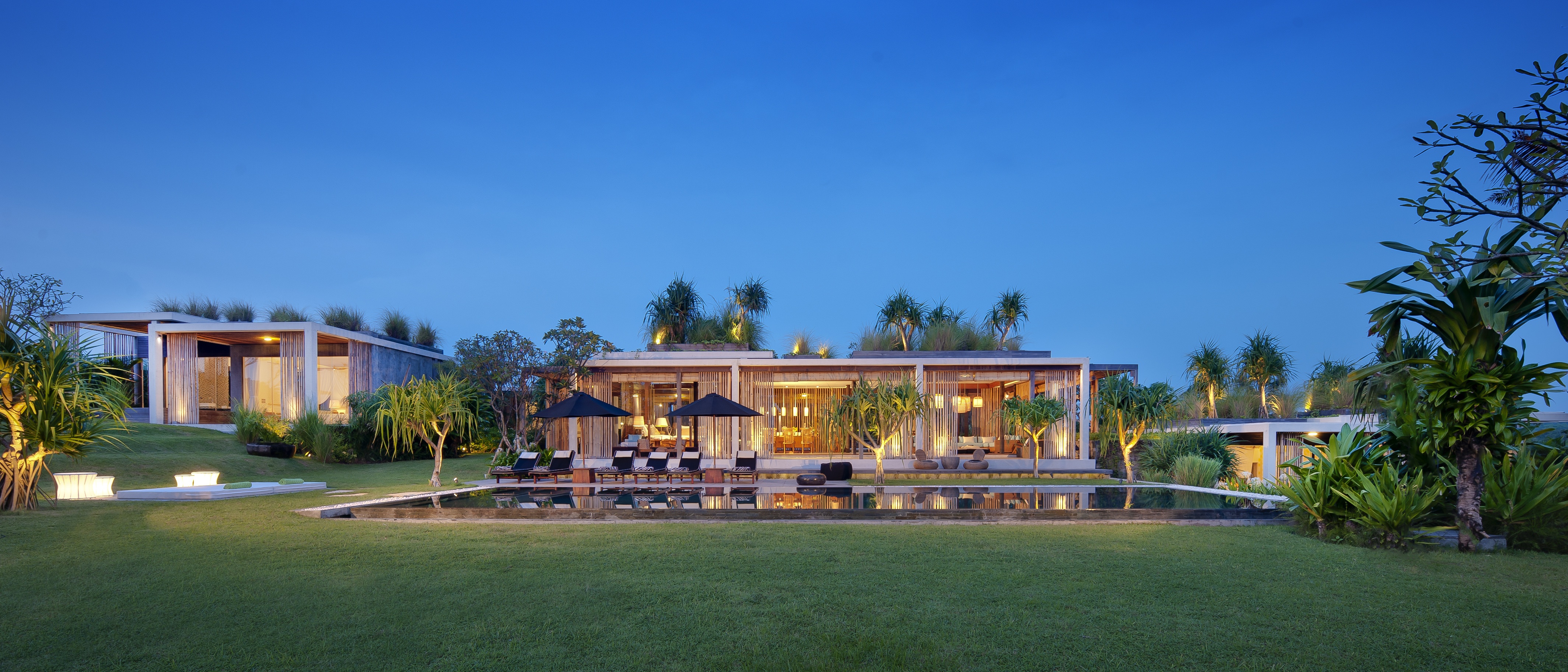 Villa Tantangan Night View