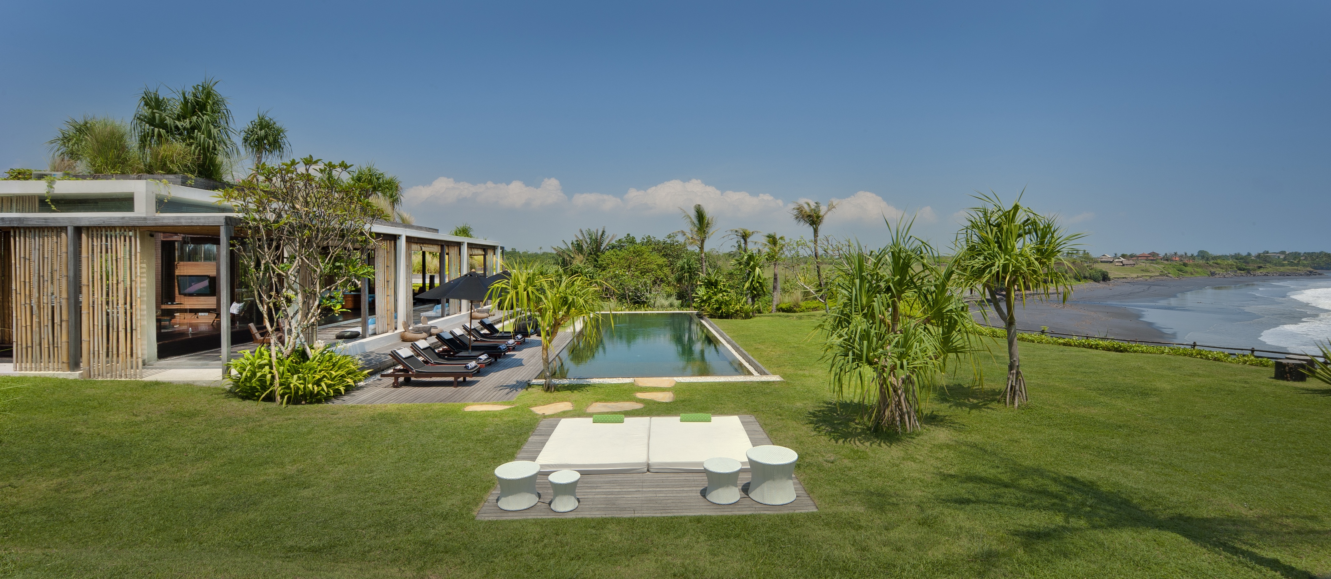 Villa Tantangan Side View