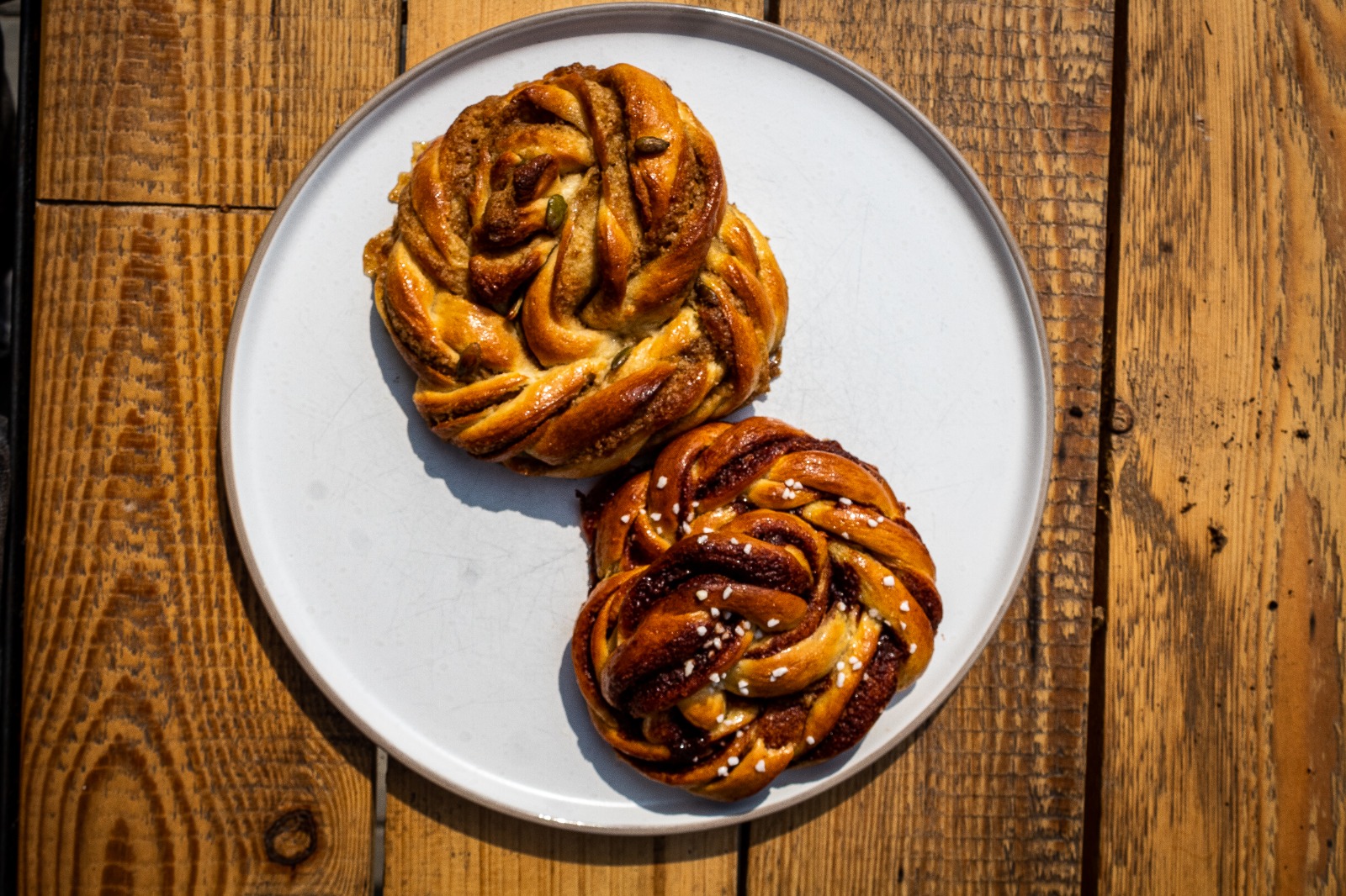 Kardemummabullar & Kanelbullar (cardamom- & cinnamon buns)