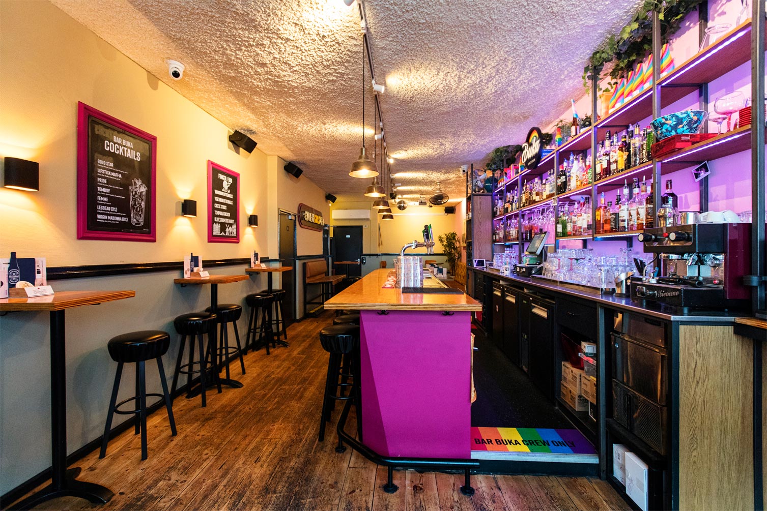 1 Rated Lesbian Bar in Amsterdam - Bar Buka